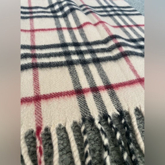 Burberry Classic Check Tan 100% Cashmere Large Scarf - Picture 5 of 8